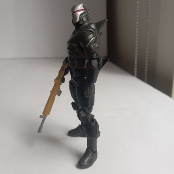 Fortnite Omega Toy Figurine 4" Tall with Weapons Scar Gun and Parasol - Picture 13 of 16